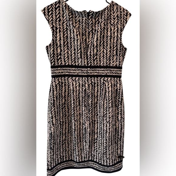 London Times Black and Tan Sheath Dress with Cap Sleeves - Picture 6 of 6